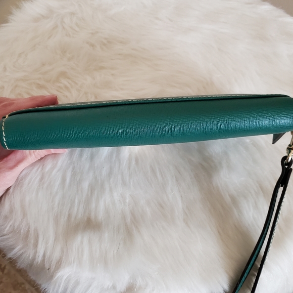 Dooney & Bourke Saffiano large zip around wallet - Picture 3 of 9